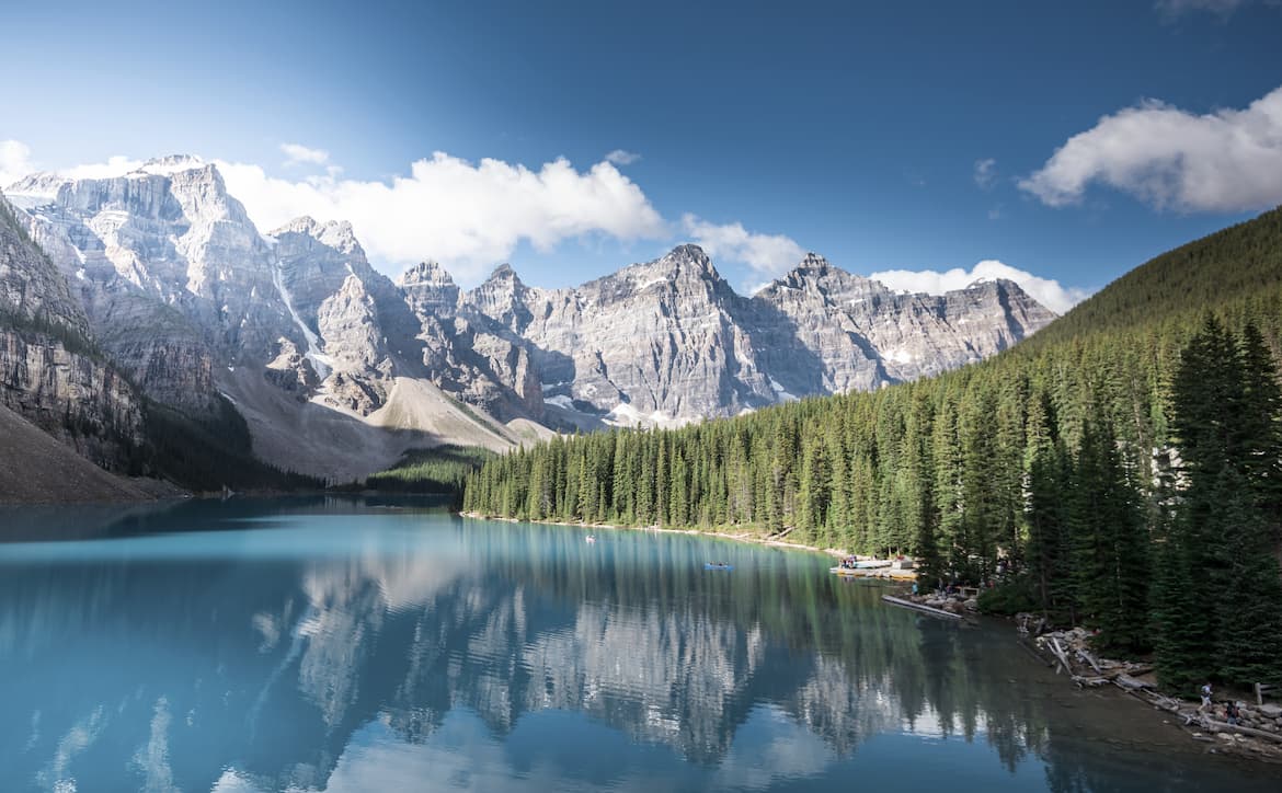 Lac de Moraine dans le parc national de Banff au Canada Lac de Moraine dans le parc national de Banff au Canada